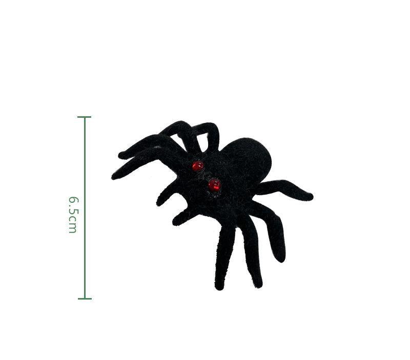 Simulated animal and plant accessories Halloween scene layout
